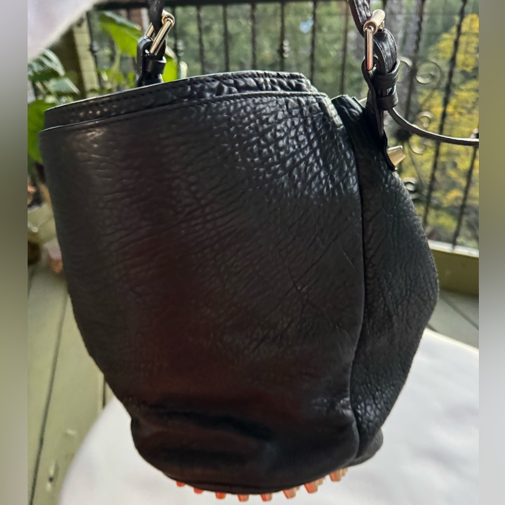 Alexander Wang Black leather crossbody bucket bag with silver hardware - Picture 7 of 9